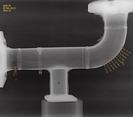 Digitale Radiographie eines Rohrsystems mit Messdaten-Overlay